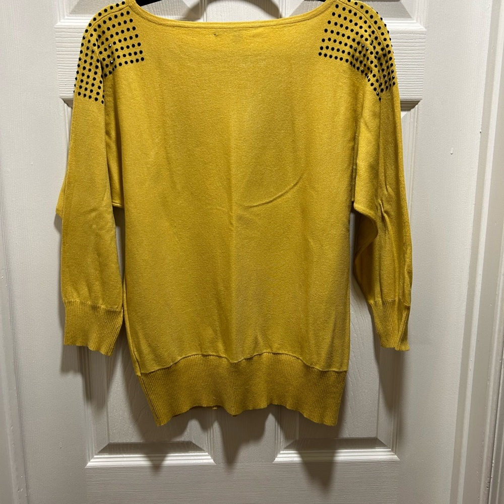 Sweater - Picture 2 of 4
